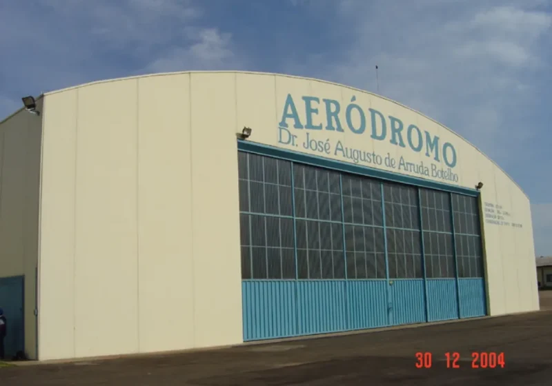 Hangares e oficinas da Agropecuária Conquista, foto 2