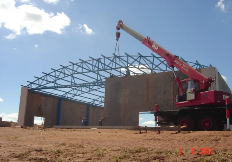 Hangar e oficinas da Agropecuária Conquista no Broa, Itirapina/SP