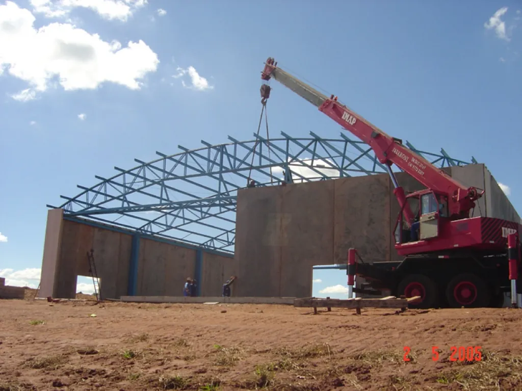 Hangares e oficinas da Agropecuária Conquista